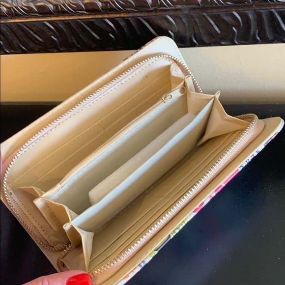 Wallet - Picture 2 of 4